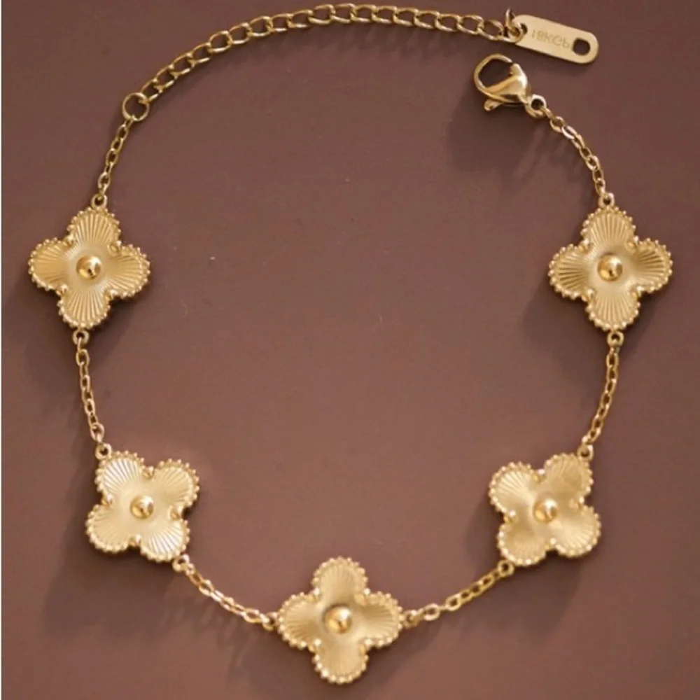 18K Gold Clover Bracelet (7700)